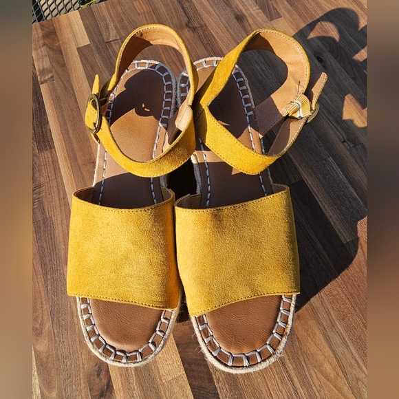 Yellow Suede Platform Espadrille Women's Sandals with Ankle Straps. - Picture 4 of 9